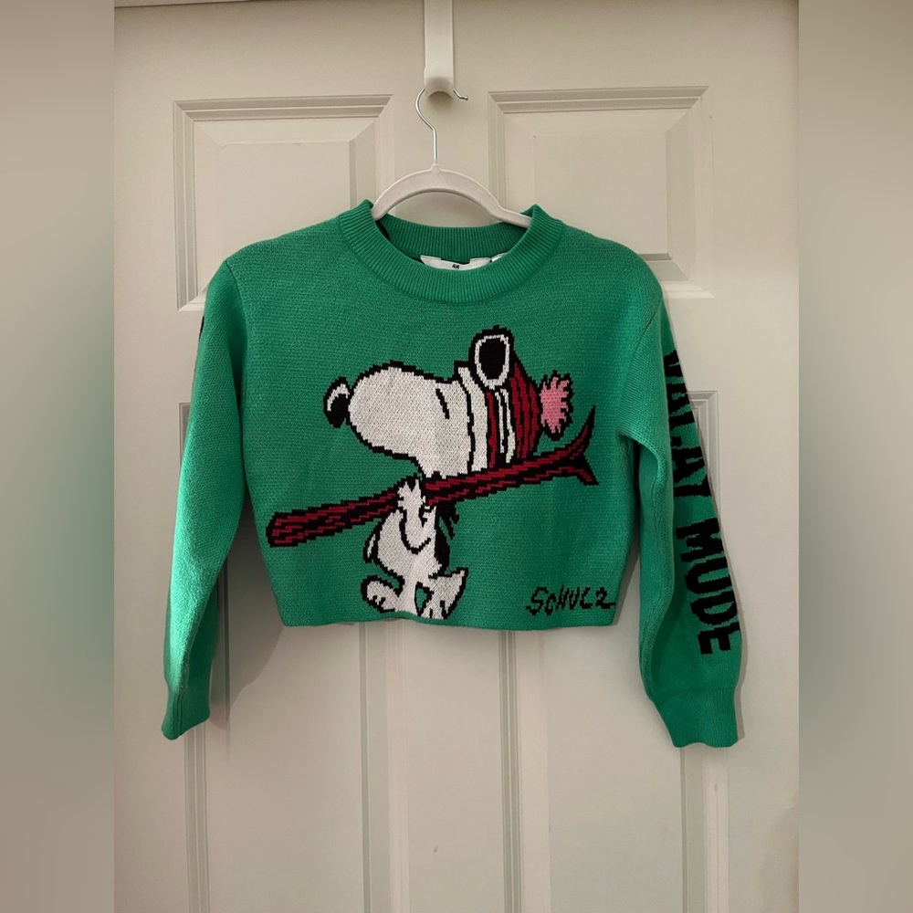 H & M Green Snoopy Vacation Mode Graphic sweater ski slopes winter size 8-10